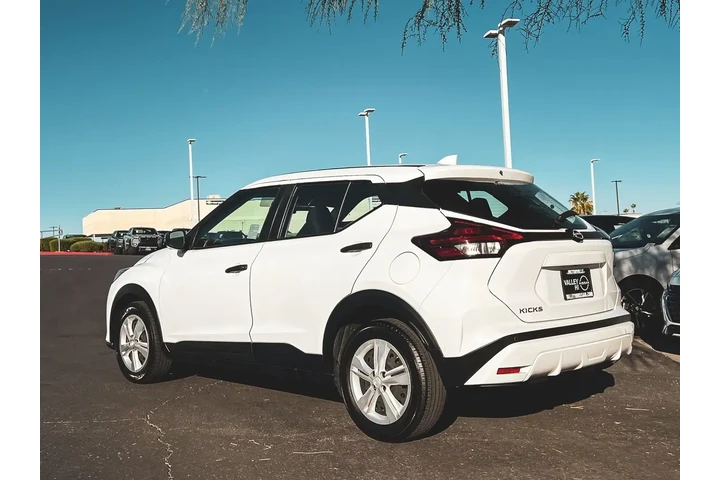 $15837 : Nissan Kicks 2023 S 4dr Cros image 3