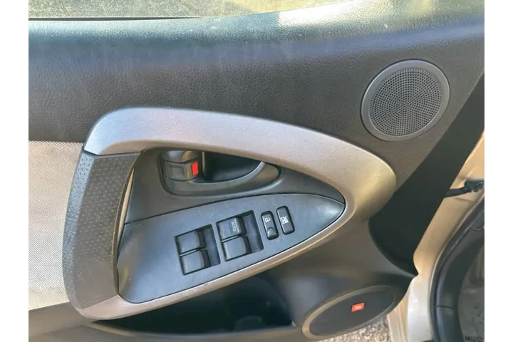 2009 RAV4 Limited image 9