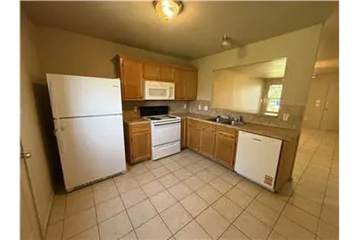$1175 : Rental property with 3 bedro image 8