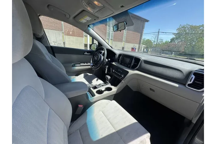 $7999 : 2017 Sportage LX image 10