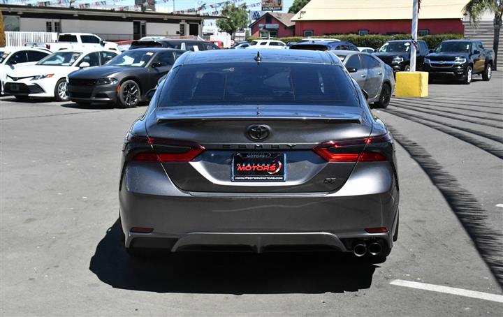 $23548 : Camry SE Sedan 4D image 7