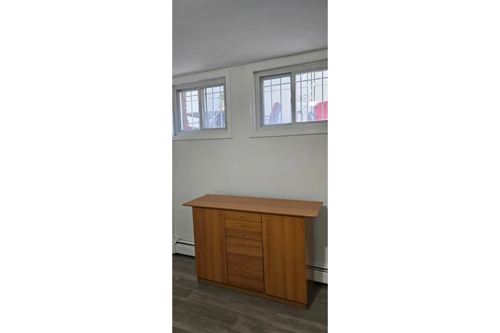 $2200 : Fresh Meadows Walking Apt 1 Bd image 6