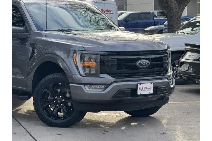 $34815 : Ford F-150 2022 4x4 XLT 4dr image 2