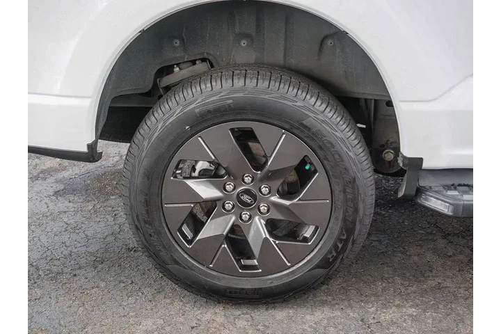 $39992 : Ford F-150 Lightning 2023 AW image 9