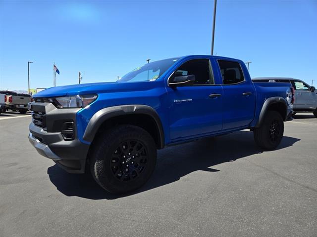 $37918 : Pre-Owned 2023 COLORADO 4WD T image 3