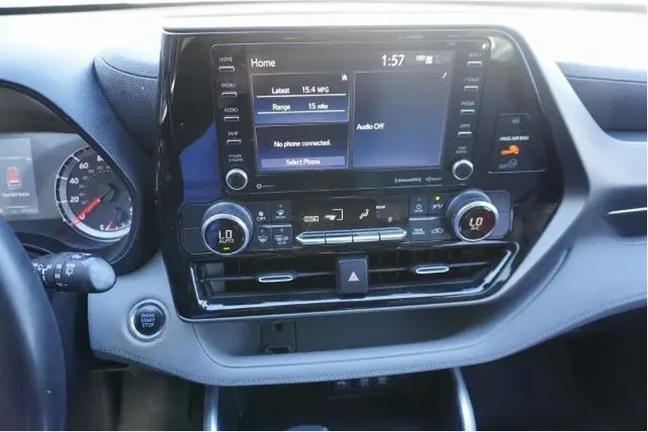 $25988 : Toyota Highlander 2020 LE 4d image 9