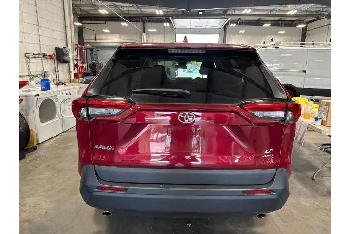$30500 : Toyota RAV4 2023 AWD LE 4dr image 4