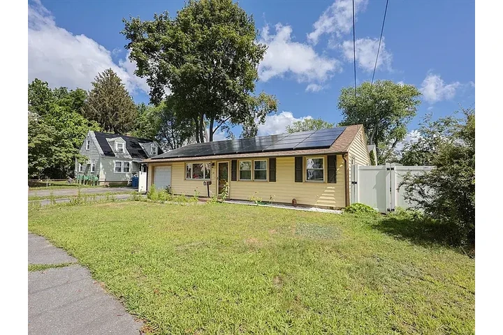 $2500 : CHARMING SINGLE FAM HOME image 1