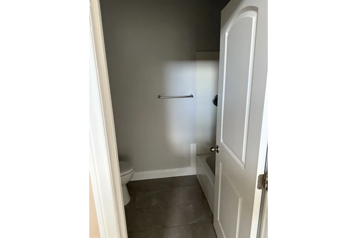 $1700 : Una recamara y un bano cocina image 4