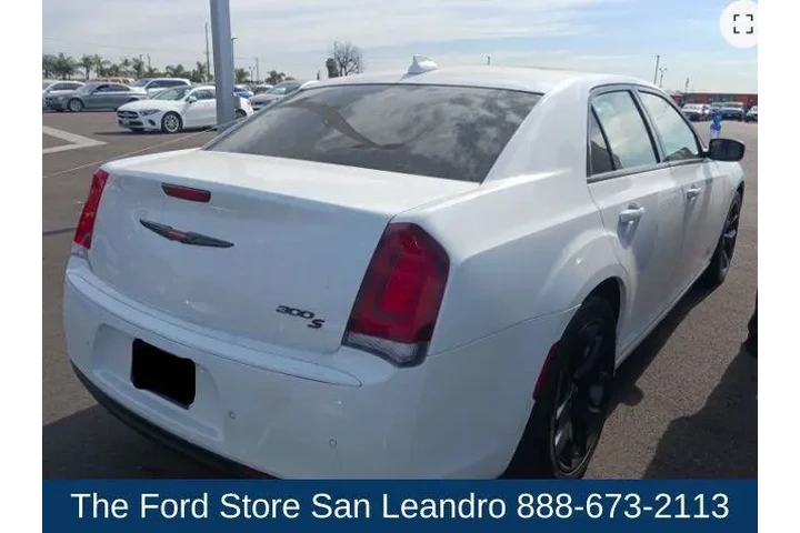 $22950 : Chrysler 300 2022 S V6 4dr S image 6