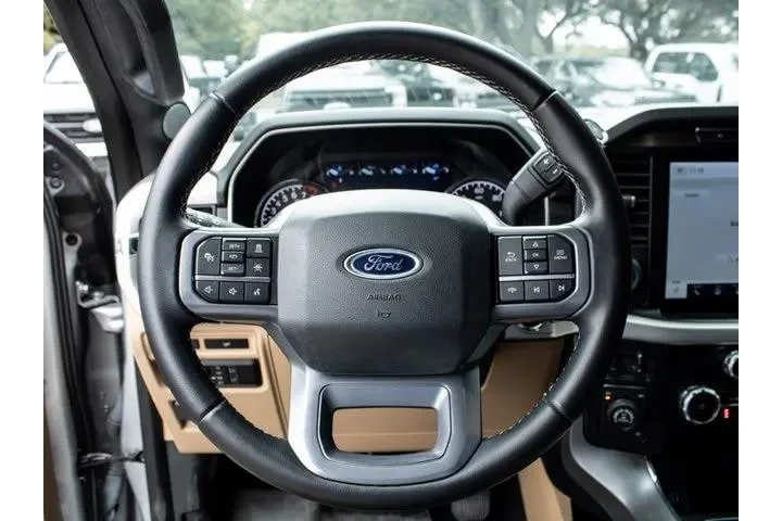 $39847 : Ford F-150 2023 4x4 XLT 4dr image 9