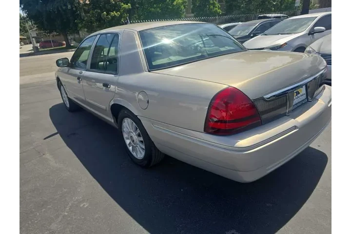 $8999 : 2010 Grand Marquis image 9