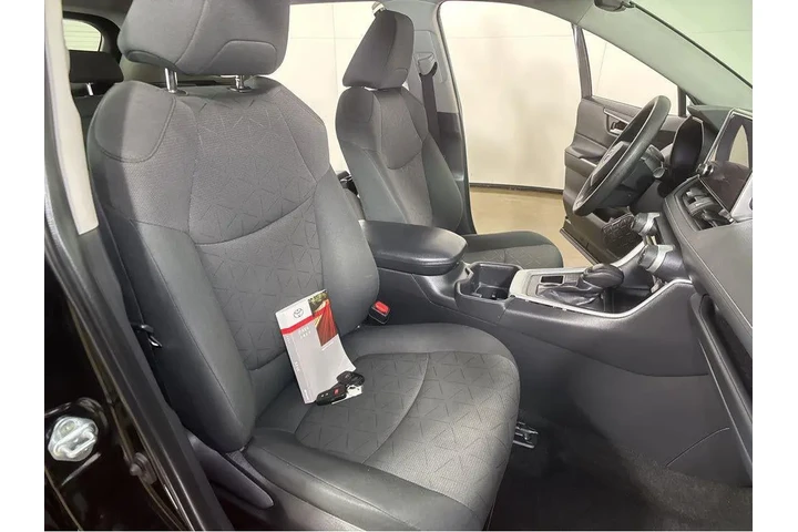 $27894 : Gold Certified2024 RAV4 XLE image 6