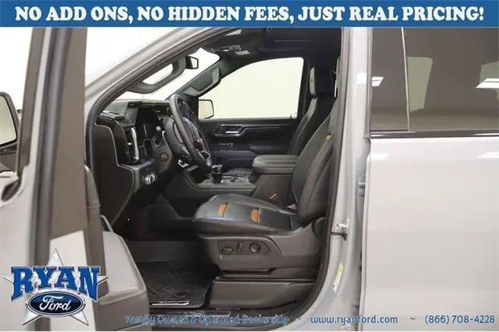 GMC Sierra 1500 2025 4x4 AT4 image 9