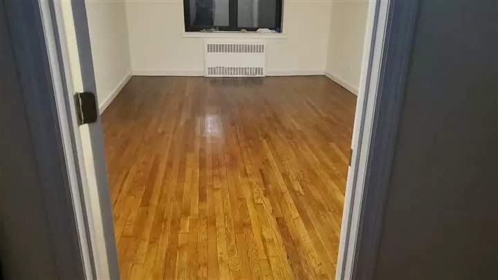 $1200 : Cuarto grande Flushing Queens image 1