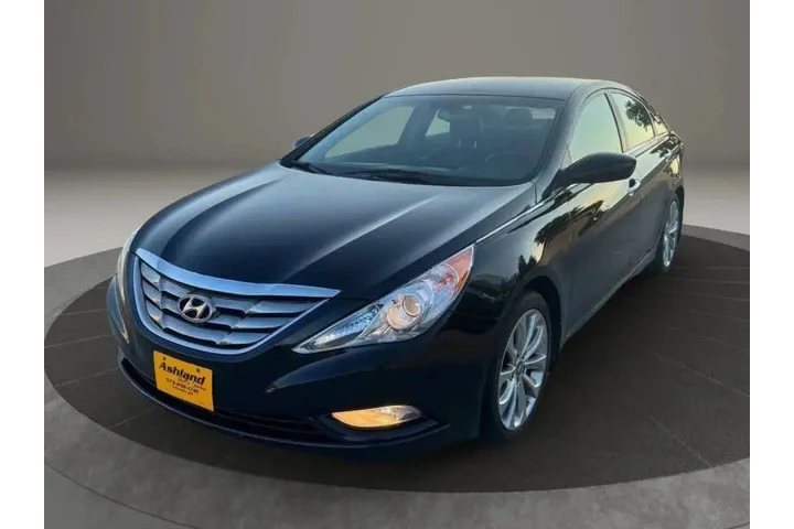 $7900 : 2013 Sonata SE image 3