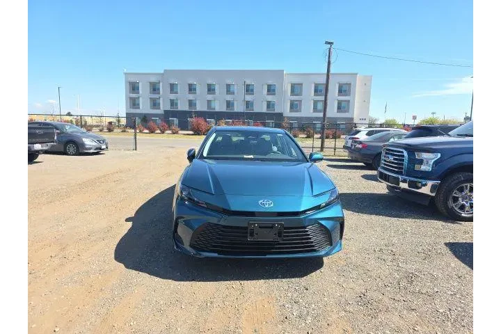 $33900 : Toyota Camry 2026 LE 4dr Sed image 2