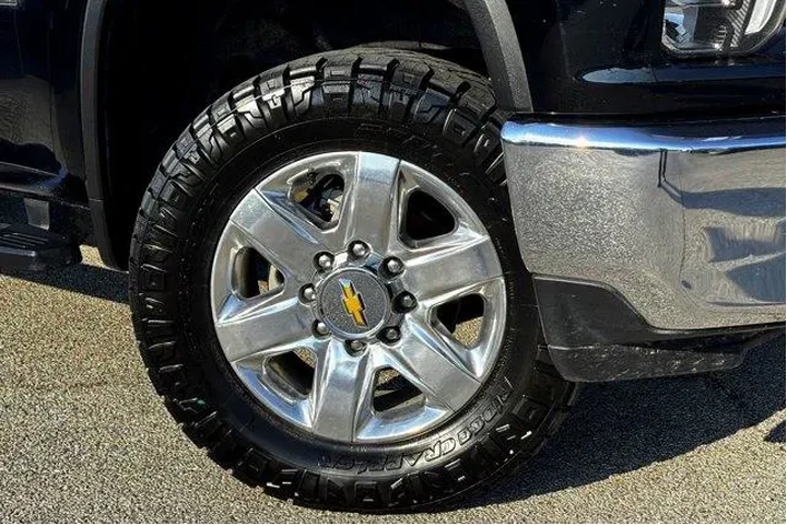 $39977 : Chevrolet Silverado 2500HD 2 image 2