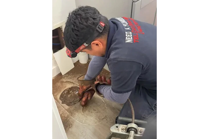 Expertos en Plomería image 6