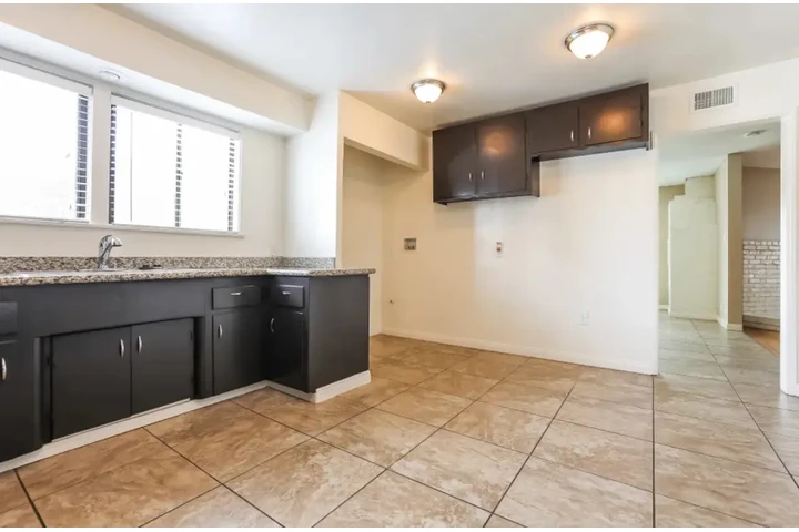 $2450 : 3 Bedroom House In Inglewood image 5