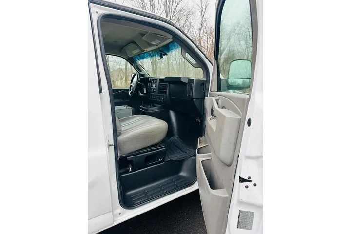 $27000 : 2018 GMC Savana 3500 image 5