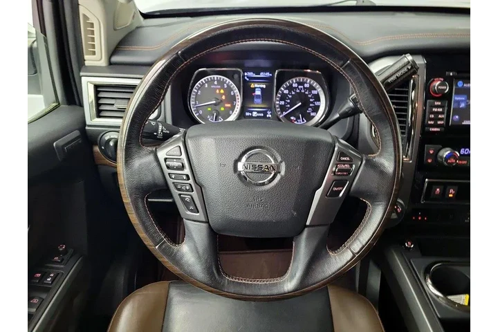 $32998 : Nissan Titan 2018 4x4 Platin image 10