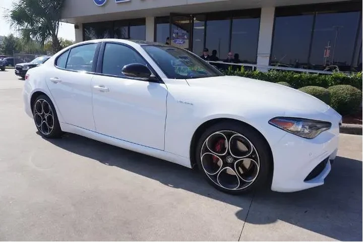 $28988 : Alfa Romeo Giulia 2022 Ti 4d image 1