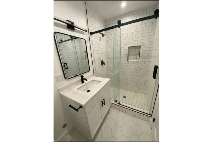 $1500 : Authentically  pleasing house image 4