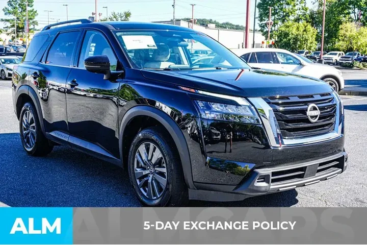 $26420 : Nissan Pathfinder 2024 SV 4d image 4