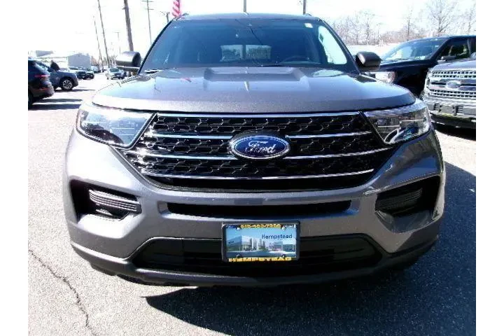 $30996 : Ford Explorer 2023 AWD XLT 4 image 2