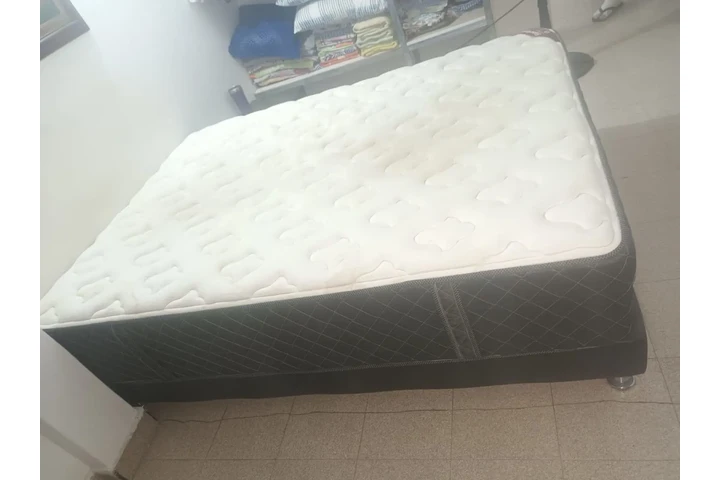 $700000 : colchon spring con base image 4