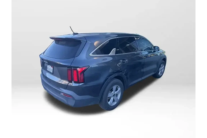 $22335 : Kia Sorento 2023 LX 4dr SUV image 4