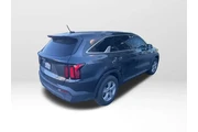 $22335 : Kia Sorento 2023 LX 4dr SUV thumbnail