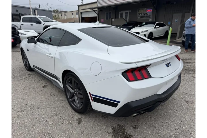 2024 Mustang GT Premium Coupe image 6