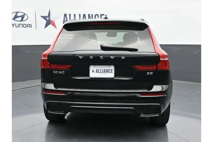 $35036 : Volvo XC60 2023 B5 Plus Dark image 6
