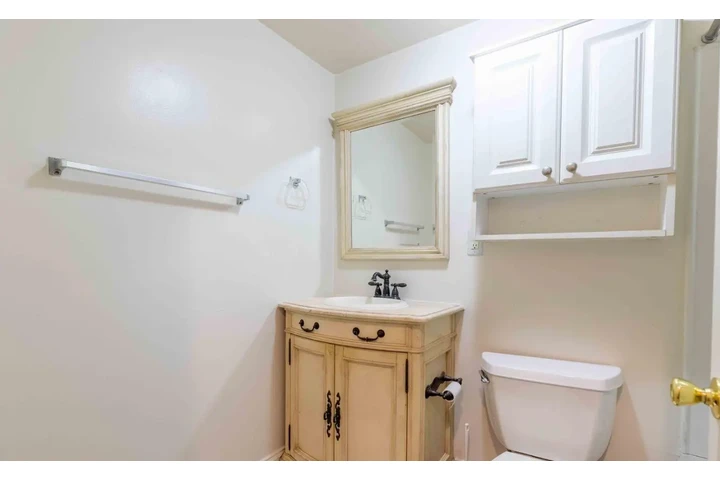 $1100 : Buena Park cama de buen tamaño image 9