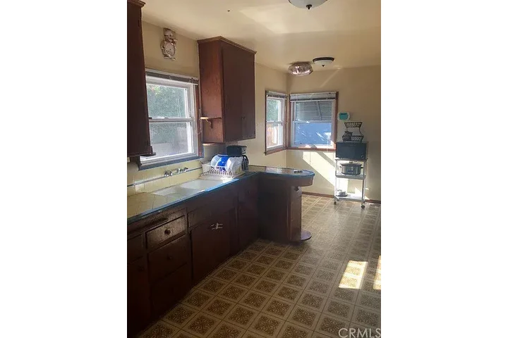 $1575 : Norwalk - Single Family Home image 5