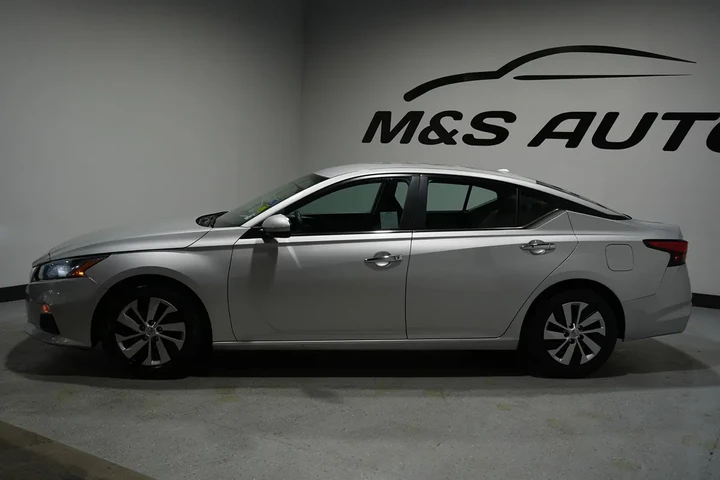 $13027 : 2020 Altima image 2