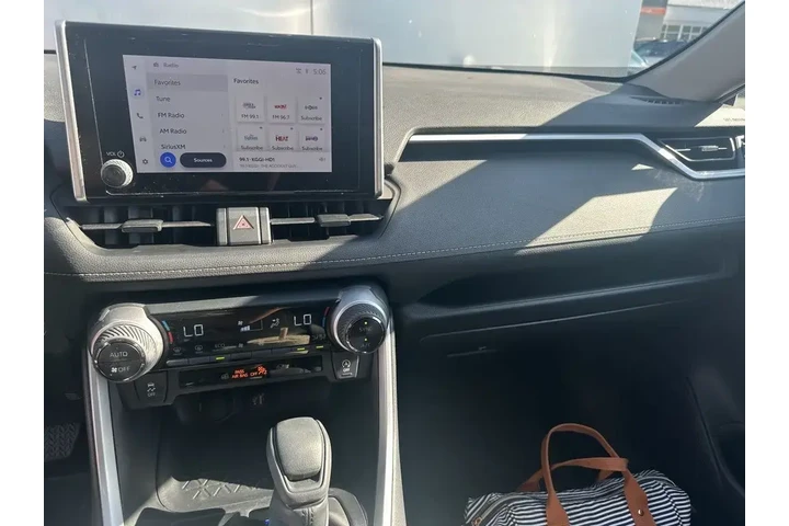 $28000 : Toyota RAV4 2024 XLE 4dr SUV image 8