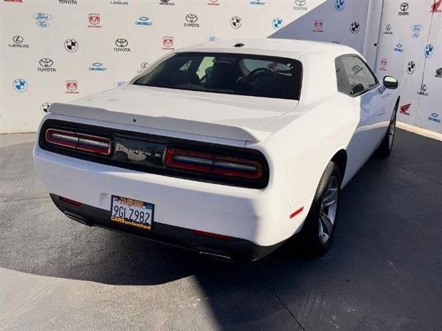 $17995 : Used 2019 Challenger SXT RWD image 3