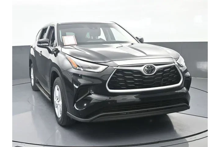 $30991 : Toyota Highlander 2023 L 4dr image 9