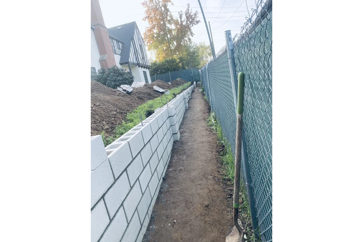 Concrete and block Walls image 1