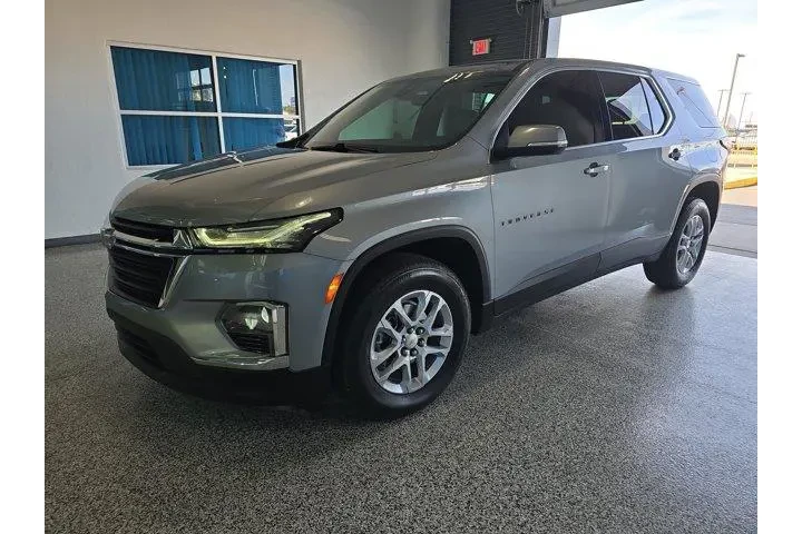 $27599 : Chevrolet Traverse 2023 LS 4 image 1