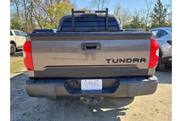 $35037 : Toyota Tundra 2018 4x4 SR5 4 image 4