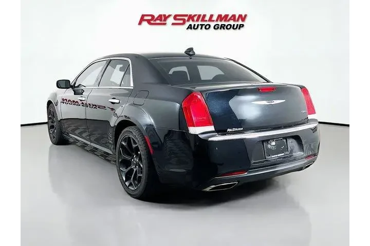 $18975 : Chrysler 300 2019 Limited 4d image 5