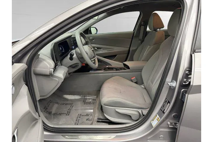 $19890 : Hyundai ELANTRA 2024 SE 4dr image 9