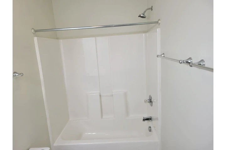 Evelyns cleaning service image 5