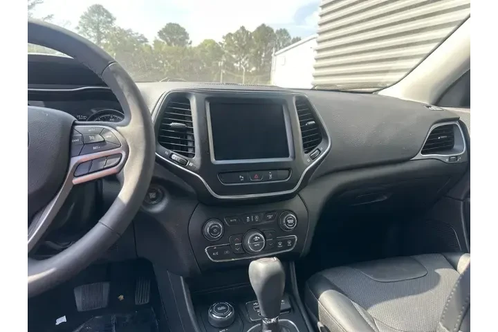 Jeep Cherokee 2022 4x4 Latit image 8