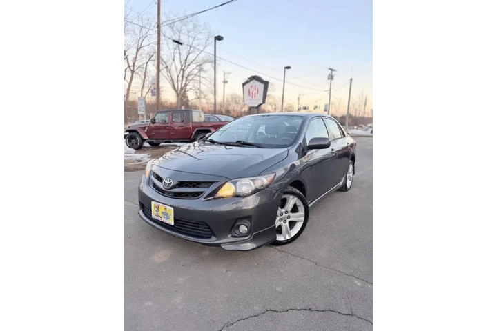 $10500 : 2013 Corolla S image 3