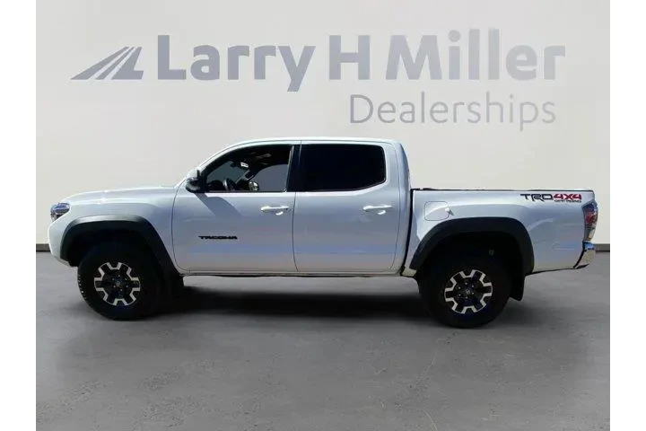 Toyota Tacoma 2023 4x4 SR5 V image 2